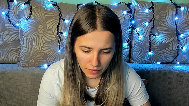 Snapshot of MaggieCake chatting on October 25, 2025, 1:13 am MaggieCake online show from October 25, 2025, 1:13 am