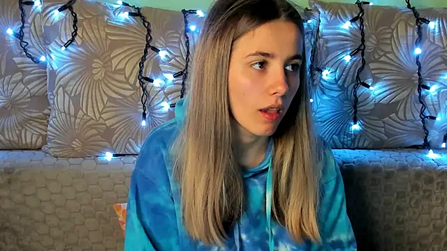 Snapshot of MaggieCake chatting on October 27, 2025, 3:10 am MaggieCake online show from October 27, 2025, 3:10 am