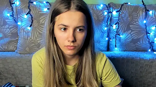 Snapshot of MaggieCake chatting on November 3, 2025, 3:52 am MaggieCake online show from November 3, 2025, 3:52 am