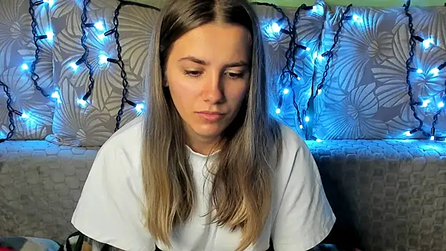 Snapshot of MaggieCake chatting on November 12, 2025, 3:51 am MaggieCake online show from November 12, 2025, 3:51 am