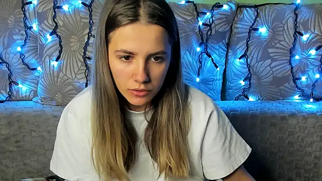 Snapshot of MaggieCake chatting on November 13, 2025, 4:00 am MaggieCake online show from November 13, 2025, 4:00 am