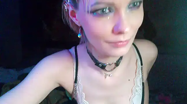 Snapshot of WildMissNiks chatting on February 28, 2025, 4:10 pm WildMissNiks online show from February 28, 2025, 4:10 pm