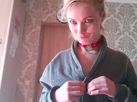 Snapshot of WildMissNiks chatting on September 19, 2025, 9:00 am WildMissNiks online show from September 19, 2025, 9:00 am