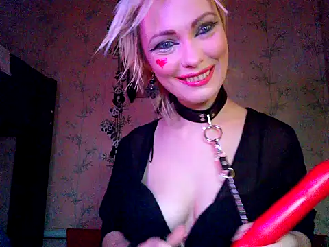 Snapshot of WildMissNiks chatting on November 3, 2025, 8:15 am WildMissNiks online show from November 3, 2025, 8:15 am