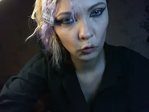 WildMissNiks online show from April 11, 2026, 7:45 am