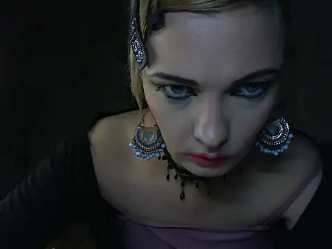 Snapshot of WildMissNiks chatting on June 26, 2026, 7:35 am WildMissNiks online show from June 26, 2026, 7:35 am
