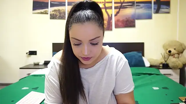 adelline online show from November 26, 2025, 9:49 pm