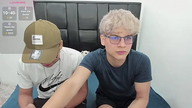 javieryalejandro online show from September 12, 2025, 7:47 pm