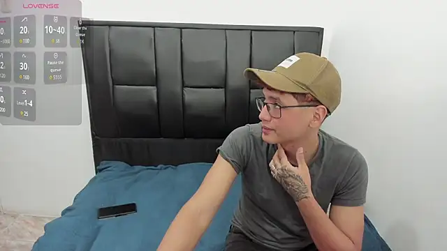 javieryalejandro online show from September 20, 2025, 10:11 pm