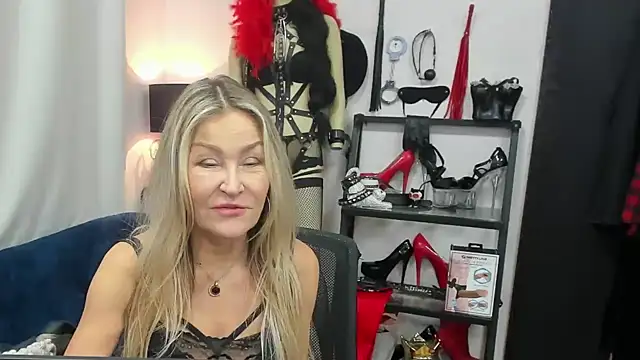 crystaLUX online show from November 25, 2025, 6:02 am