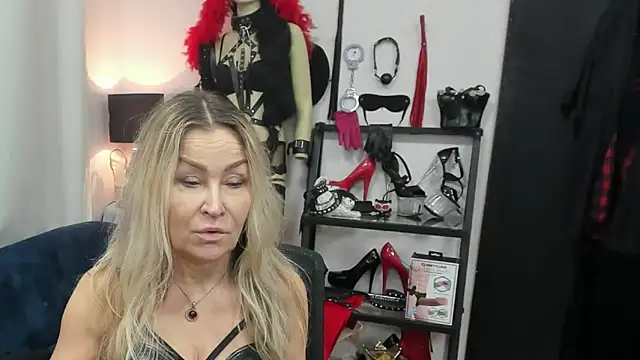 crystaLUX online show from February 18, 2026, 5:25 am