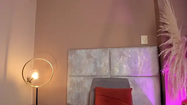 Christy Sea online show from November 12, 2025, 6:19 pm