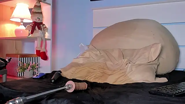 alicialittle online show from December 18, 2024, 11:08 pm