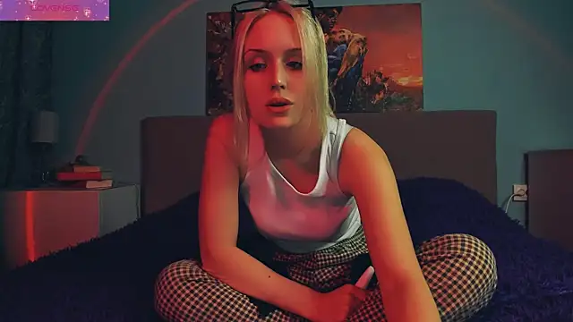 Linda Roxy online show from March 2, 2025, 5:25 pm