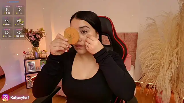 Snapshot of KallyMyller1 chatting on December 14, 2024, 7:03 pm KallyMyller1 online show from December 14, 2024, 7:03 pm