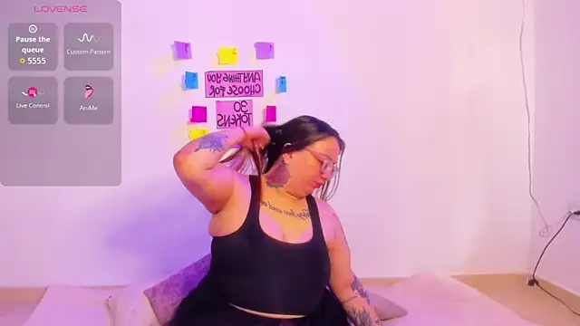 MiaYMolly online show from March 19, 2026, 4:22 pm