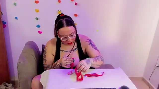 Snapshot of MiaYMolly chatting on June 21, 2026, 9:06 pm MiaYMolly online show from June 21, 2026, 9:06 pm