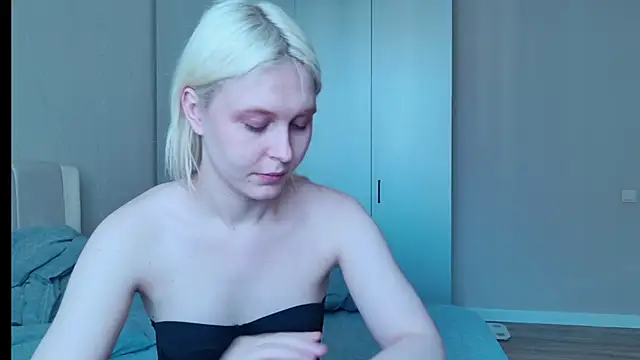 Evelyn rabbit online show from September 19, 2025, 5:20 am