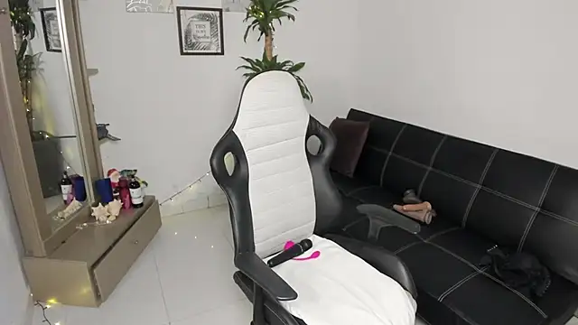 alyssannVhm online show from January 8, 2026, 11:07 pm