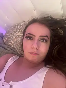 eleonoree online show from March 10, 2026, 10:37 pm