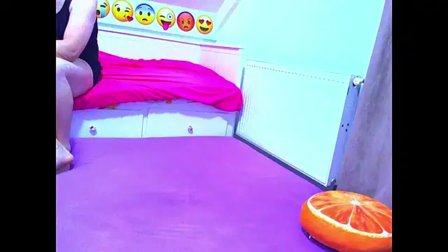 evehotty online show from November 30, 2025, 8:02 pm