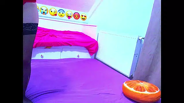 evehotty online show from December 2, 2025, 8:04 pm