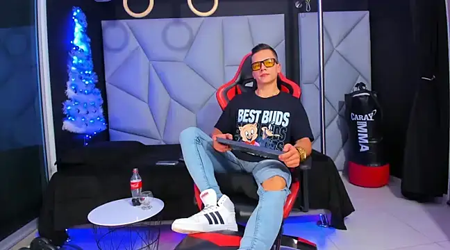 Aydenmiller96 online show from December 24, 2024, 7:17 am