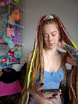 LucidLucy online show from November 18, 2025, 2:32 pm