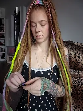 LucidLucy online show from November 29, 2025, 2:31 pm