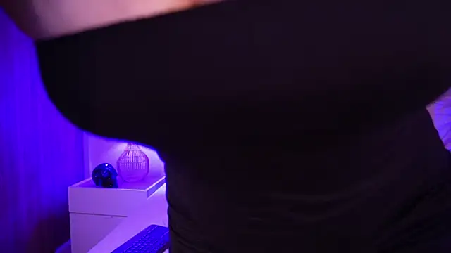 curvyliciousss online show from January 2, 2025, 8:46 pm