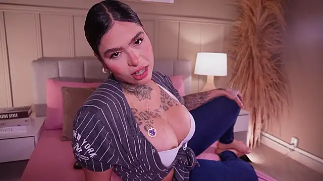 curvyliciousss online show from March 1, 2026, 5:15 pm