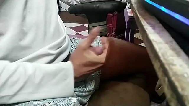 growing20yo online show from April 5, 2026, 10:29 pm