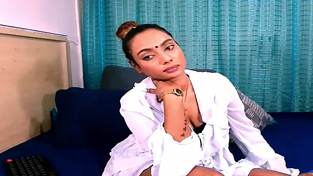sexyindianchic online show from June 1, 2026, 6:09 pm