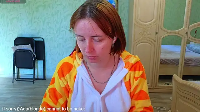 Snapshot of DanaMartina chatting on October 24, 2025, 10:00 am DanaMartina online show from October 24, 2025, 10:00 am