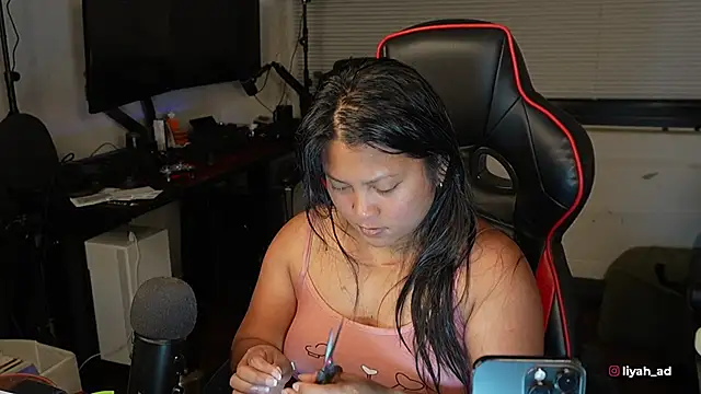 Bubbleliyah online show from October 31, 2025, 2:45 am