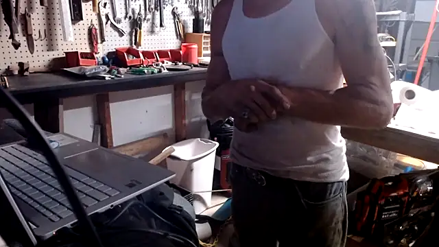 Snapshot of justinewe69 chatting on October 28, 2025, 9:39 pm justinewe69 online show from October 28, 2025, 9:39 pm