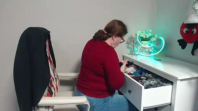 Adelewildx online show from March 5, 2025, 4:24 am