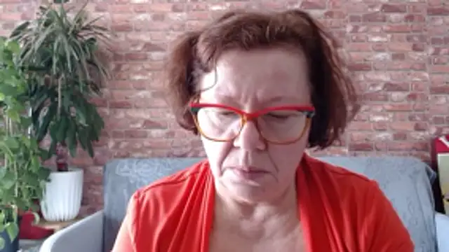 Adelewildx online show from April 12, 2026, 9:58 am