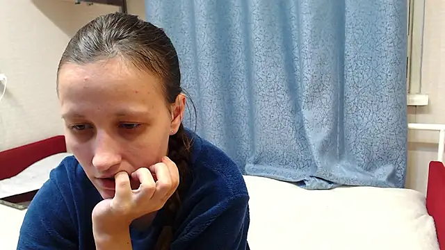 alisacucumber online show from October 26, 2025, 4:57 pm