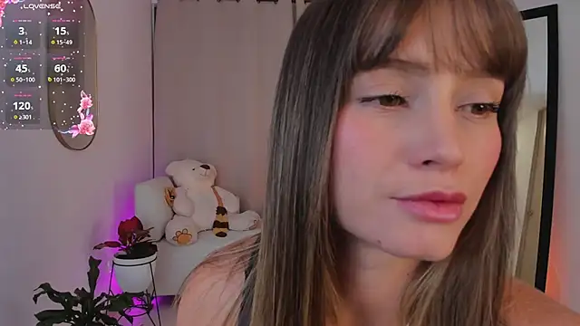 roxie gates  online show from October 23, 2025, 2:44 am