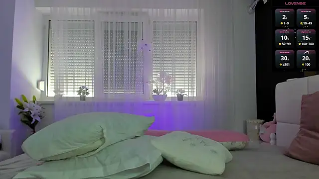 Snapshot of baby_alice chatting on May 6, 2026, 8:19 am baby alice online show from May 6, 2026, 8:19 am