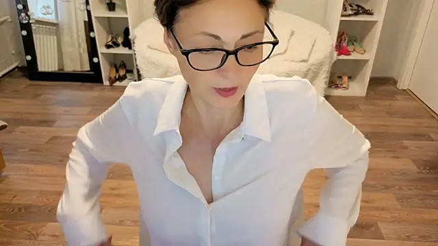 CaringSophie online show from October 26, 2025, 7:47 am