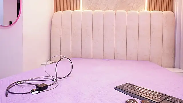 emyli sw  online show from April 16, 2026, 3:07 am