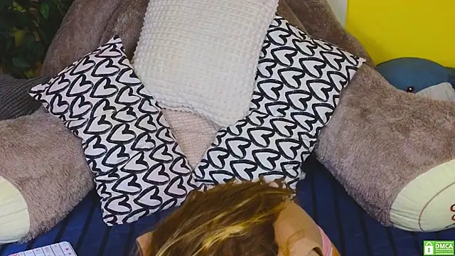 SuchArt  online show from January 7, 2025, 4:37 pm