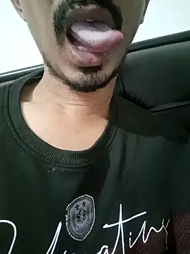 dreamtoungelick69 online show from November 13, 2025, 5:01 pm