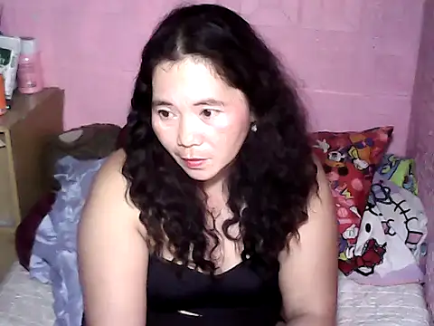 hotpusie 4u online show from October 3, 2025, 7:38 am