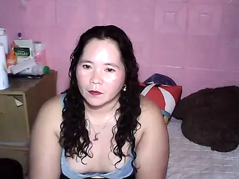 hotpusie 4u online show from October 9, 2025, 4:05 pm
