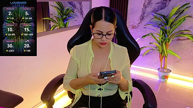 pamelajackson online show from November 13, 2025, 9:58 pm