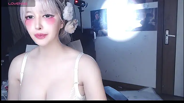 candy cola online show from November 3, 2025, 1:12 pm