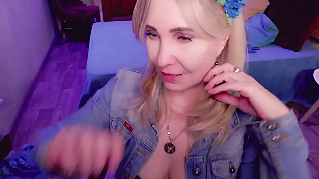  unique cam  online show from June 27, 2026, 12:22 pm